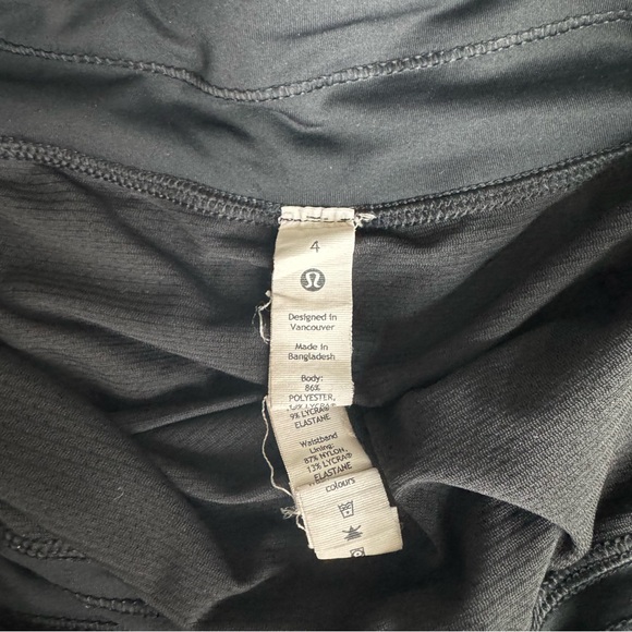 Lululemon Find Your Pace Short 3" *Lined
Black size 4 - Picture 8 of 8